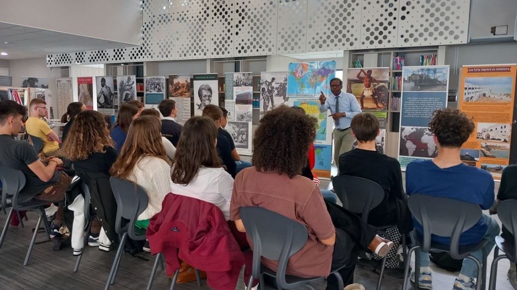 Romans conférencier